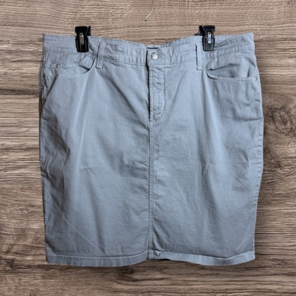 NYDJ gray stretch  skirt. 20W.